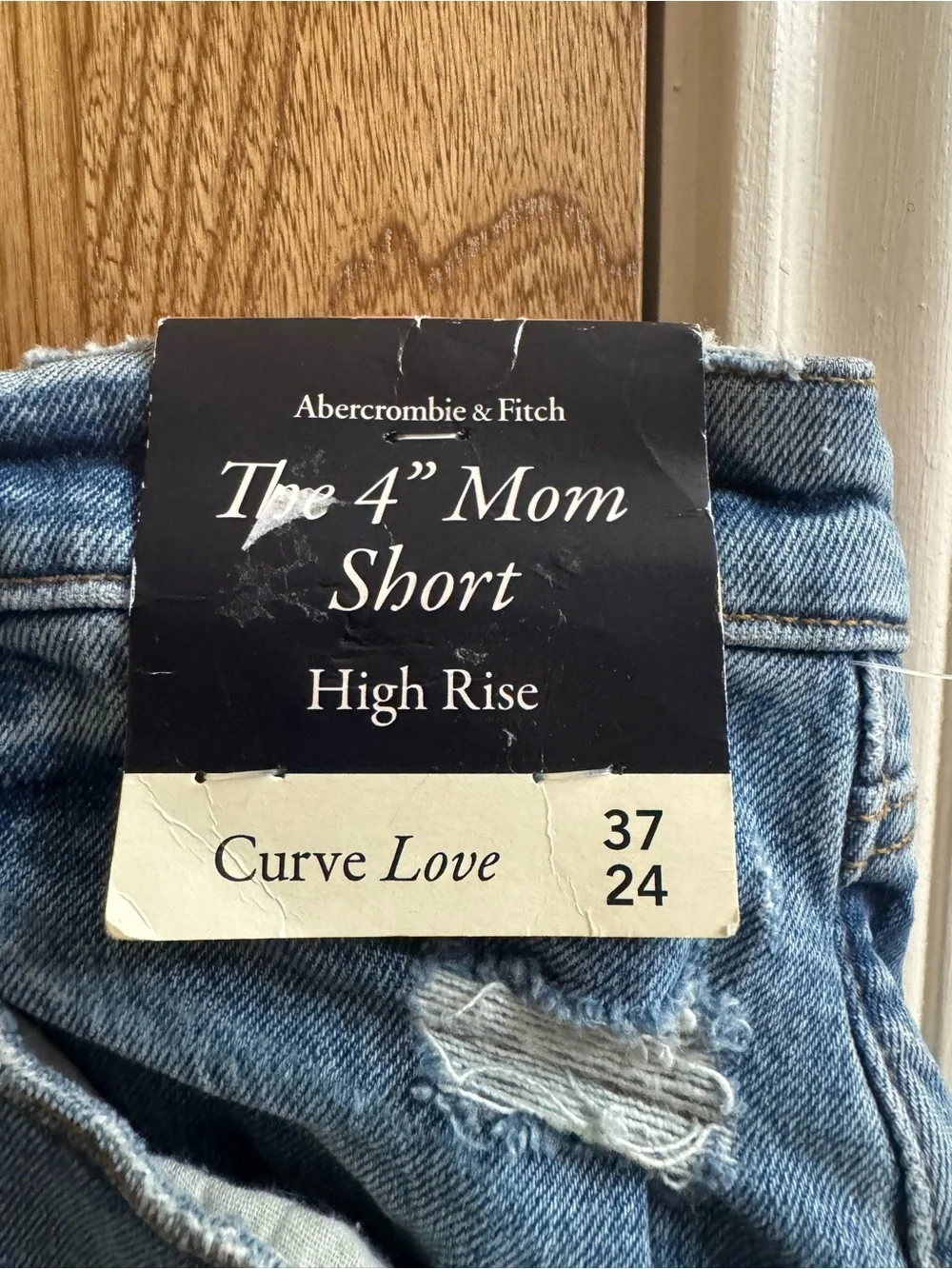 Abercrombie & Fitch 25” across